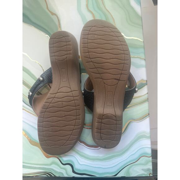 G.H Bass & Co Black Faux Leather Rustic Biker Style with Silver Hardware - Picture 5 of 5